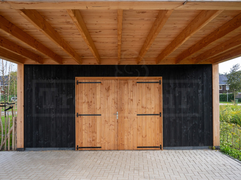 grote-moderne-schuur-garage--met-luifel-plat-dak-palermo-xxl-trendhout-strak-design-douglas-garage-deurenl