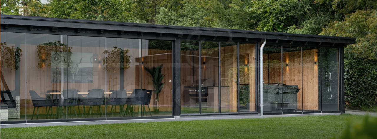 Luxe-grote-douglas-houten-overkapping-met-lounge-en-wellness-ruimte-in-uw-tuin-Trendhout